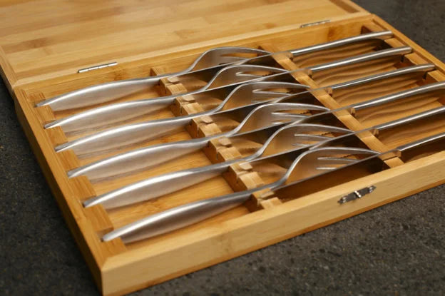 STEAK AND SIDES SET (SS016) – BUY 6 SETS, GLOVES, KNIVES AND FORKS